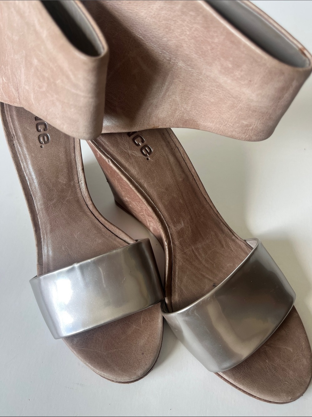 Vince light brown metallic wedge open toe sandals, 8.5